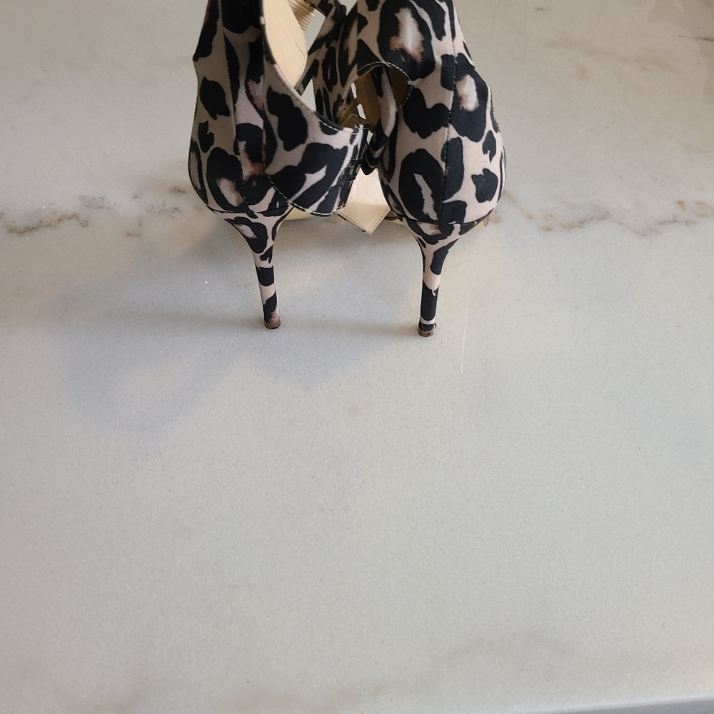 Shoes - Picture 3 of 4